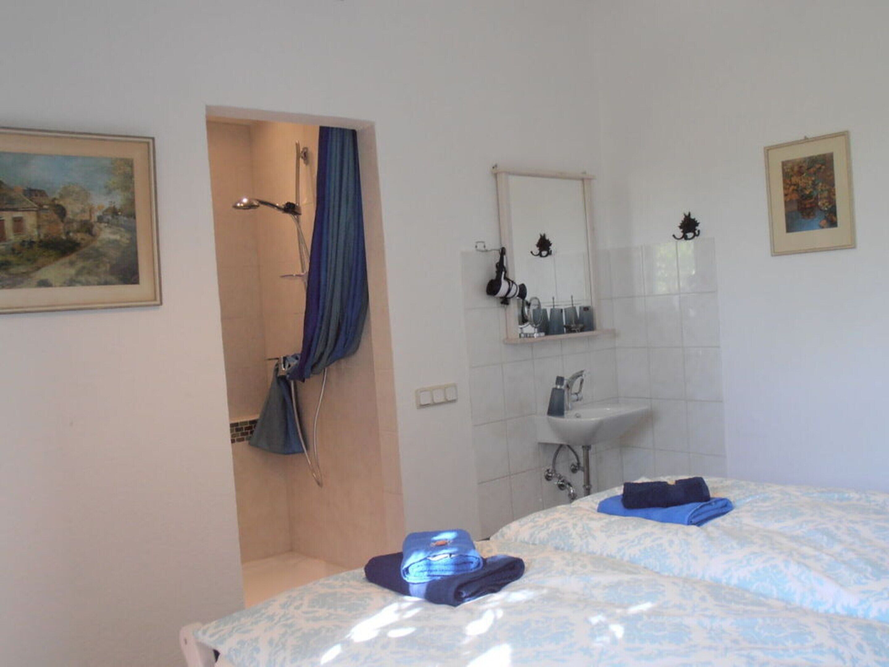 6 bedrooms, individually furnished, iron/ironing board