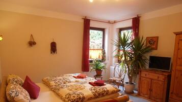 House | 6 bedrooms, individually furnished, iron/ironing board