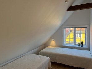 2 bedrooms, individually furnished - 6 Person Holiday Home in Svaneke (Svaneke)