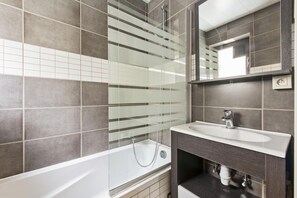 Apartment | Bathroom - Apartment in Blankenberge Near Sea (Blankenberge)