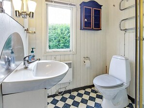 House | Bathroom - 5 Person Holiday Home in Karrebaeksminde (Karrebæksminde)