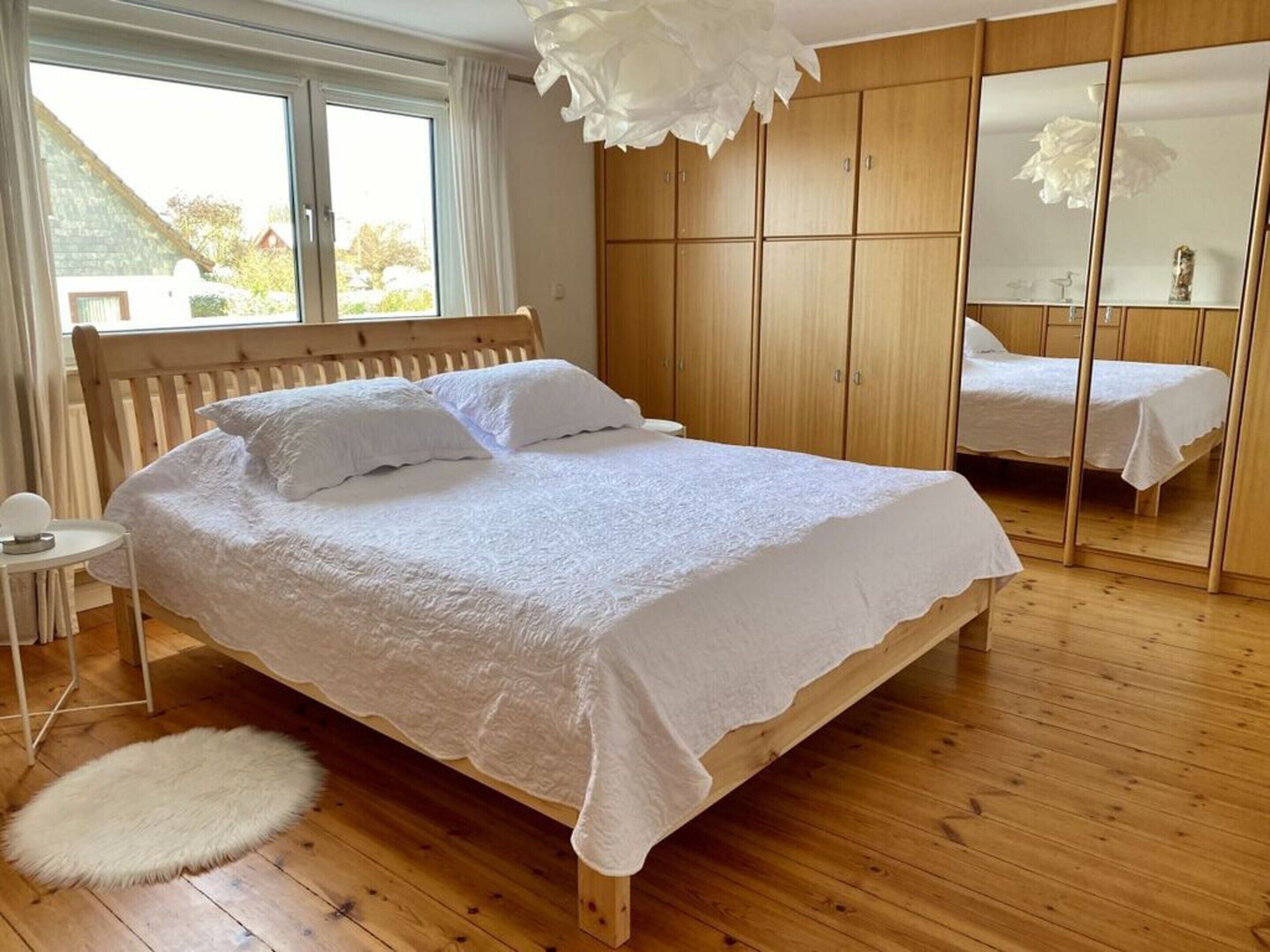 House | 3 bedrooms, iron/ironing board, individually furnished
