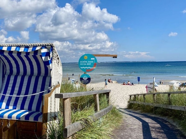Una spiaggia nelle vicinanze
