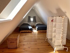 House | 3 bedrooms, individually furnished, iron/ironing board