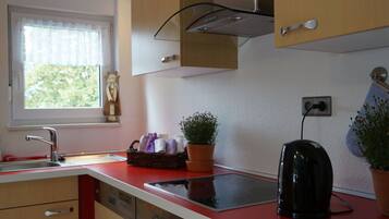 Apartment | Eigene Küche | Ofen, Wasserkocher, Toaster, Hochstuhl