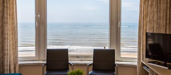 Apartment With Frontal Sea-views