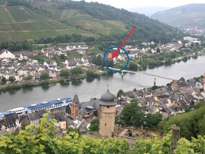 A town with a river, a bridge, and a tower. - Tranquil Apartment in Zell-kaimt (Zell (Mosel))