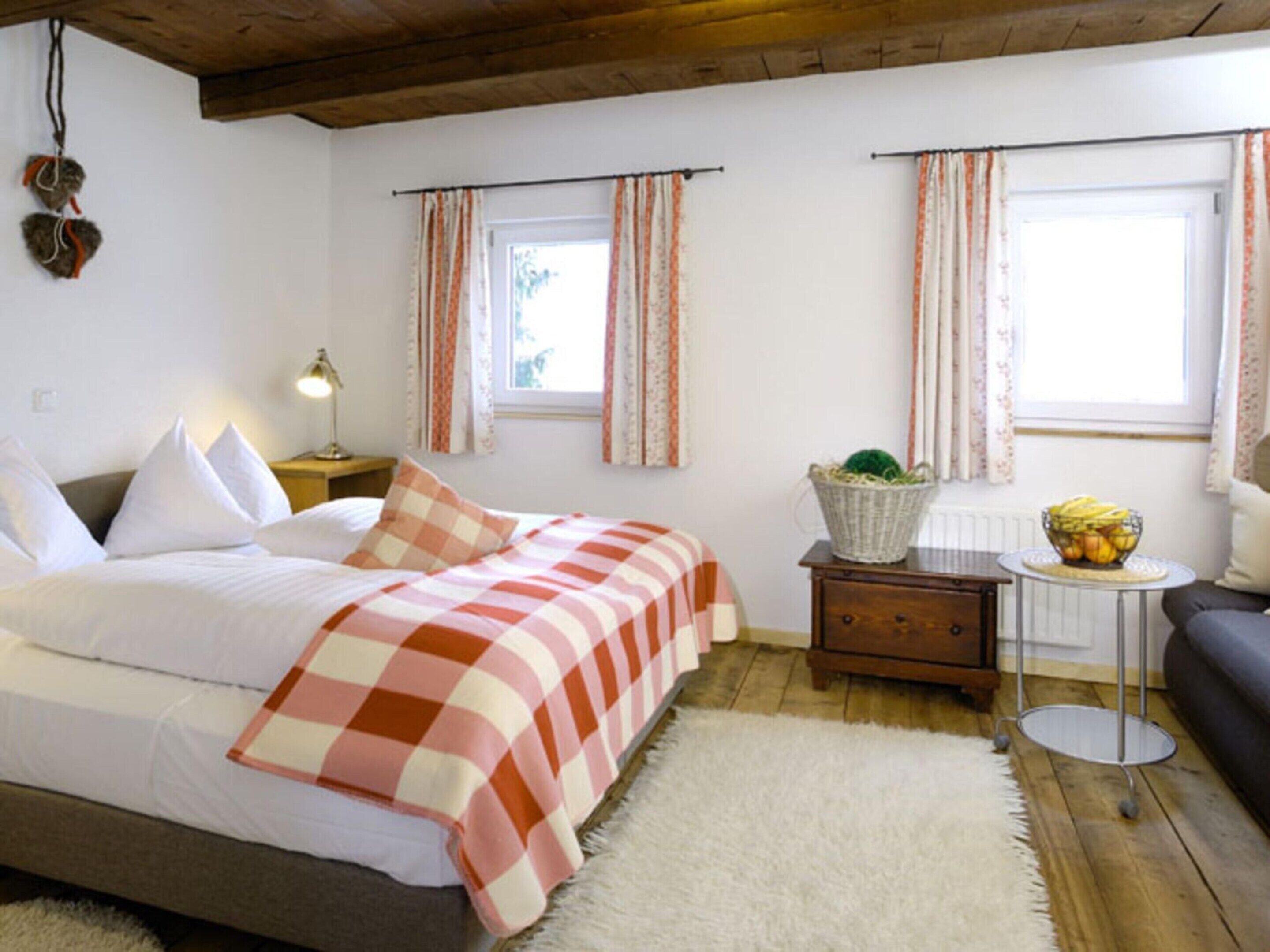 House | 3 bedrooms, individually furnished