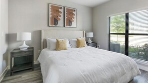 1 habitación, escritorio, tabla de planchar con plancha y wifi 