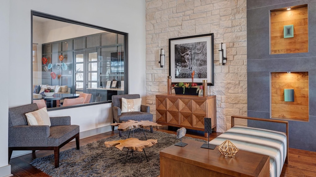 Landing | Beautiful 2bd, Courtyard, Gym - Katy