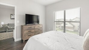 1 makuuhuone, työpöytä, silitysrauta/-lauta, Wi-Fi