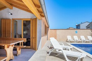 Outdoor pool - Ena Pula Comfortable Holiday Residence (Pula)