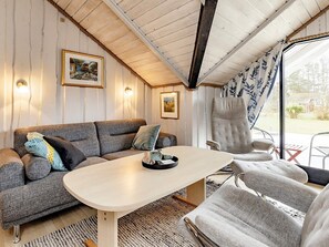 Living area - 6 Person Holiday Home in Hals (Hals)