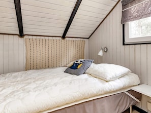 3 bedrooms, individually furnished - 6 Person Holiday Home in Hals (Hals)
