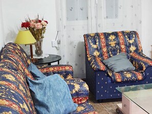 Cottage | Living area