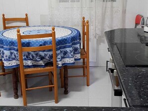 Cottage | Dining