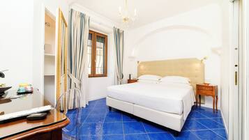 Standardzimmer (Ground Floor) | Hochwertige Bettwaren, Daunenbettdecken, Select-Comfort-Betten, Minibar