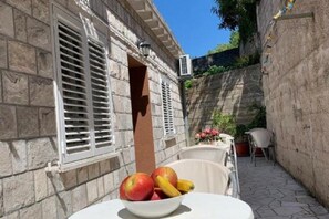 Apartment | Dining - Dubrovnik Rooms 2 - Double Room With Shared Bathroom 1 - 3 (Dubrovnik)