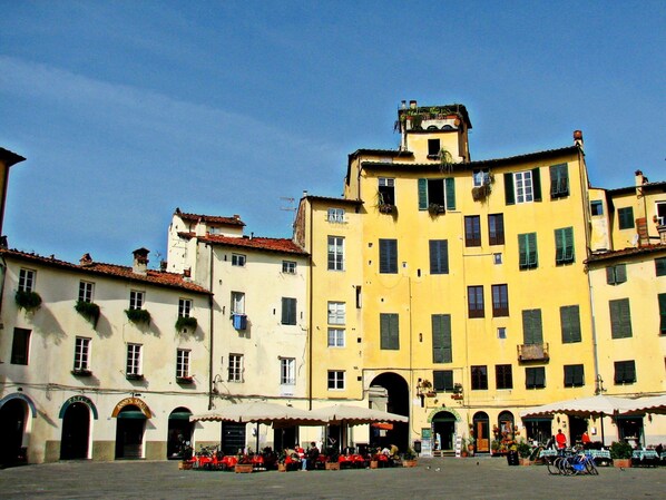 Exterior - Apartment in Lucca Near Amphitheater Square (Lucca)