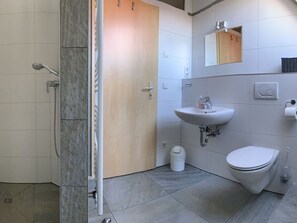 Apartment | Bathroom