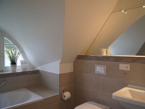 Apartment | Badezimmer | Dusche