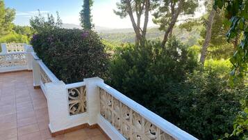 House | Pemandangan dari hartanah