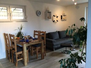 Dining - Northern Lights Modern Retreat (Klink)