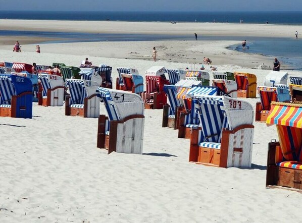 Beach - "beach Bunny" in the House on the Dune (Wittduen)