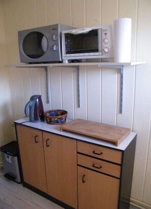 Apartment | Eigene Küche | Wasserkocher mit Kaffee-/Teezubehör, Kühlschrank, Hochstuhl