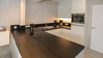 Apartment | Private kitchen | Electric kettle, toaster