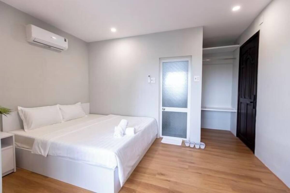 Premium bedding, down comforters, memory foam beds, minibar
