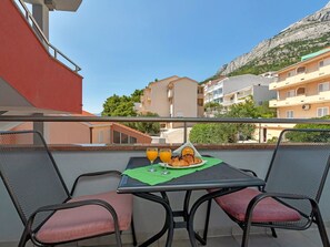 Apartment | Exterior - Apartments Villa Juric - One Bedroom Apartment With Balcony - 4 (Baska Voda)