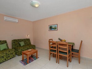 Apartment | Dining - Apartments Villa Juric - One Bedroom Apartment With Balcony - 4 (Baska Voda)