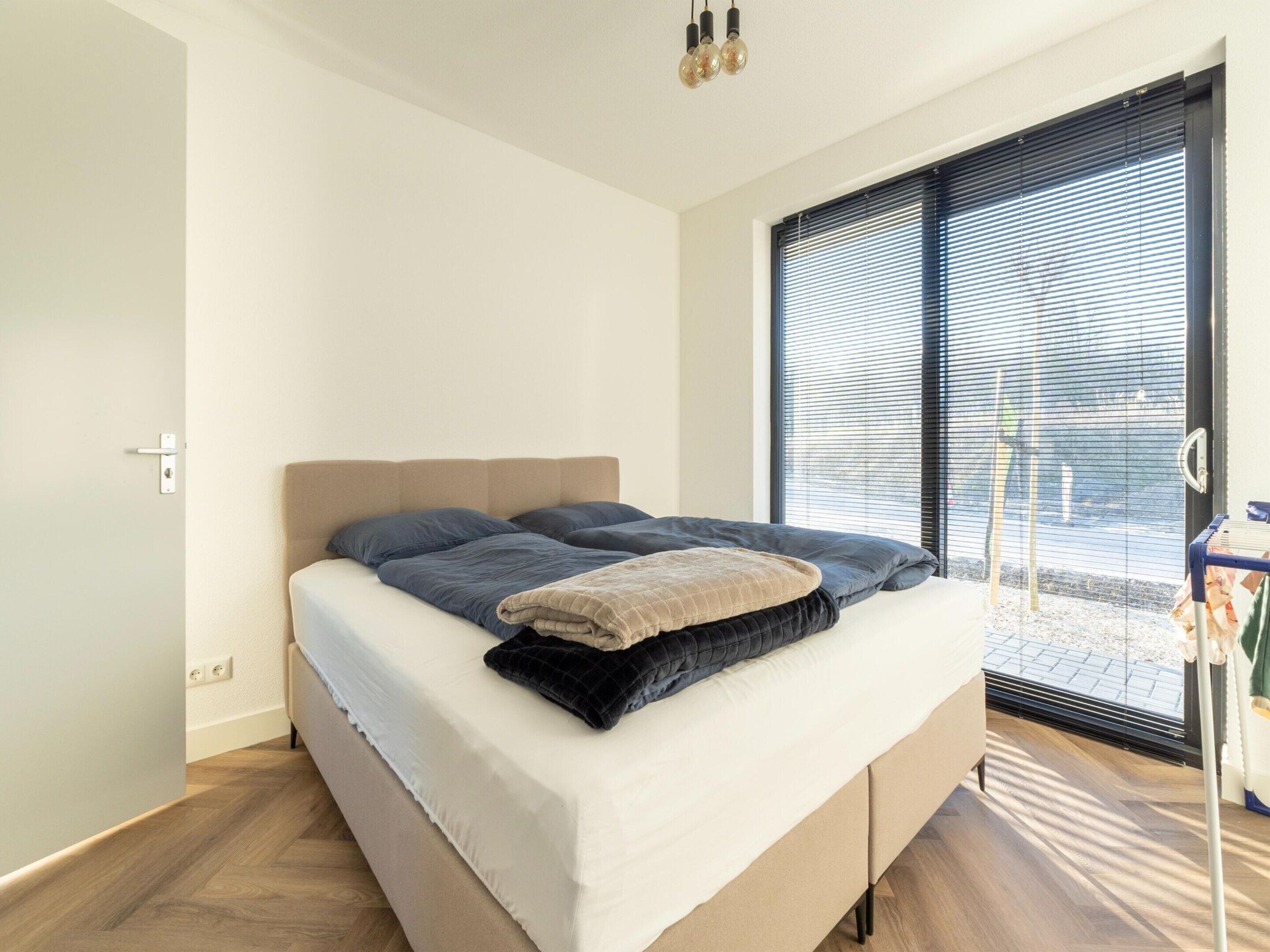 4 bedrooms, individually furnished, bed sheets