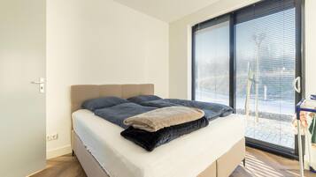 4 bedrooms, individually furnished, bed sheets