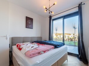 Villa | 4 bedrooms, individually furnished, bed sheets - Cozy Villa With Lakeside Views (Zeewolde)