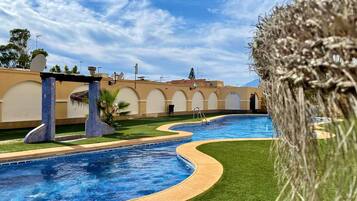 Appartement | Zwembad | Een buitenzwembad