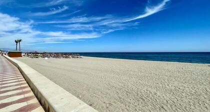 Seaside Flat With Shared Pool