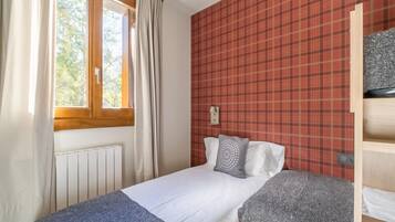 Apartment | 3 bedrooms, bed sheets
