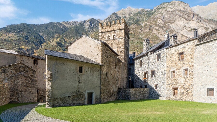 Stone Home in Benasque Near Scenic Lake