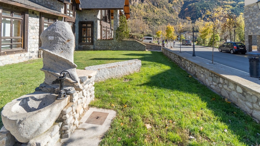 Stone Home in Benasque Near Scenic Lake