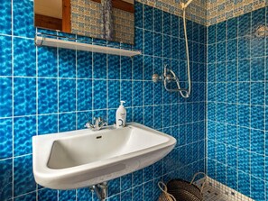 House | Bathroom - 6 Person Holiday Home in Hesselager (Hesselager)