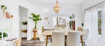 #BohoSleek: King Bed w/ Spa Shower & Park Views- Near Downtown & Top Golf & BJCC