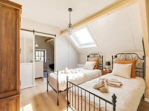 6 Schlafzimmer, individuell eingerichtet