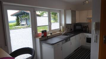 Apartemen | Dapur pribadi | Oven, ketel listrik, dan pemanggang roti