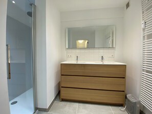 Apartment | Bathroom - Apartment in Nieuwpoort With Terrace (Nieuwpoort)