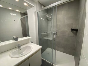 Apartment | Bathroom