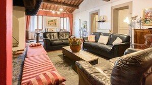 Living area - Villa Colombini Comfortable Holiday Residence (Trequanda)