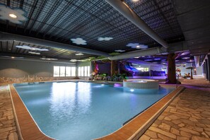 House | Pool | Outdoor pool, a heated pool - Beautiful Holiday Home in Limburg (Maasbree)