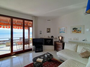 House | Living area - Holiday Home in Maccagno With Pool (Maccagno con Pino e Veddasca)